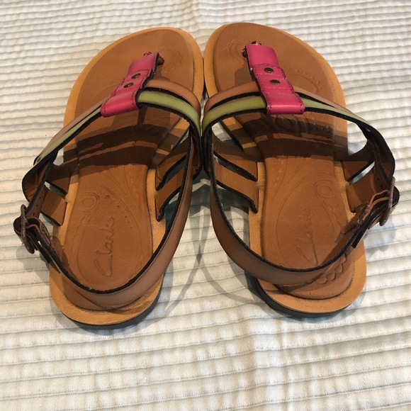 Clarks tan thong sandal double strapped with side closure size 6 - Picture 3 of 7
